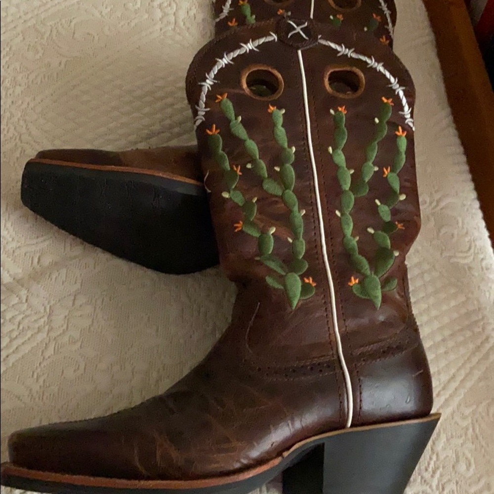 Women’s Twisted Brand Boots in 6.5